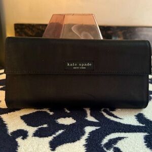 Gently used classic Kate Spade Wallet